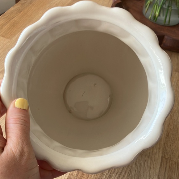 New England Pottery Georgian scroll vase angora planter 6” inches - Picture 2 of 5